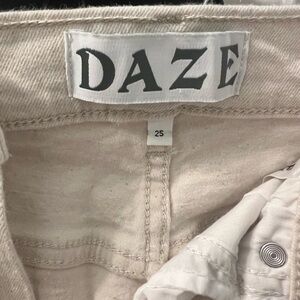 Daze light tan jeans